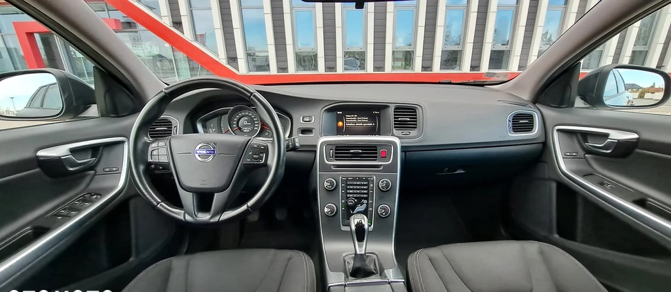 Volvo V60 cena 44900 przebieg: 207000, rok produkcji 2017 z Poznań małe 172